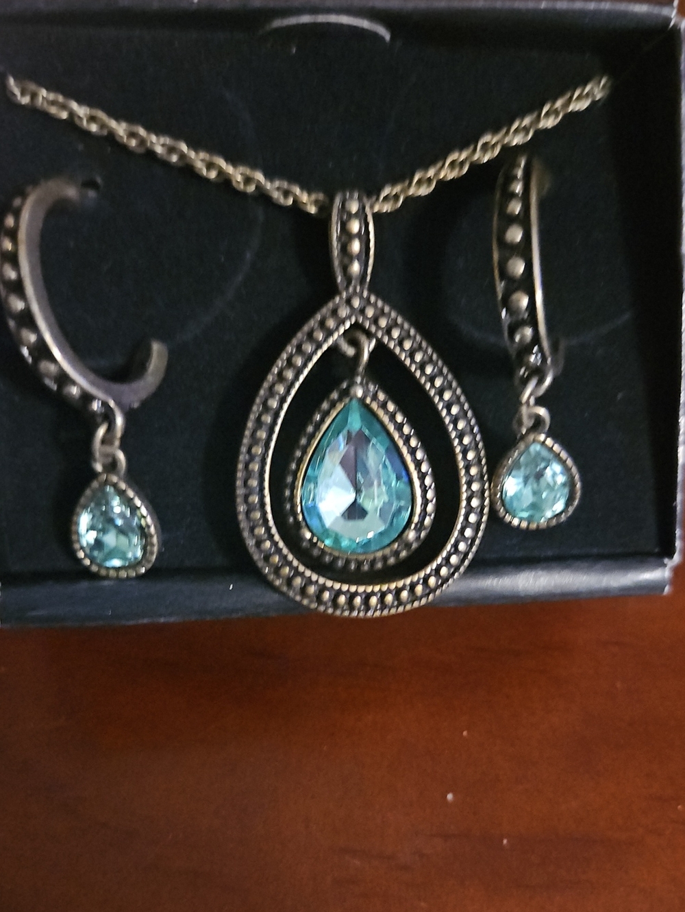 Aqua Teardrop Crystal Pendant Necklace with Antique-Tone Setting